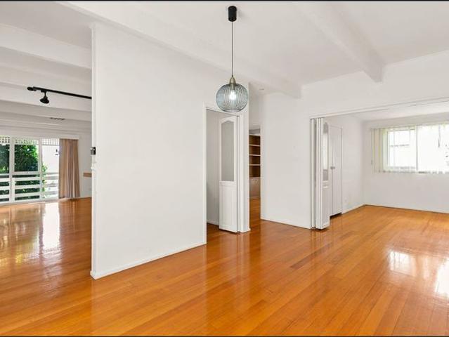 Spacious Family Living in the Glen Waverley School Zone STSA