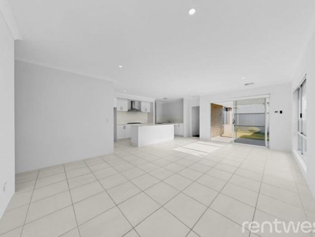 SPACIOUS FAMILY LIVING IN THE HEART OF YANCHEP