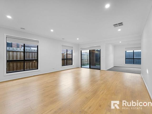 Spacious Family Living in the Heart of Bonnie Brook