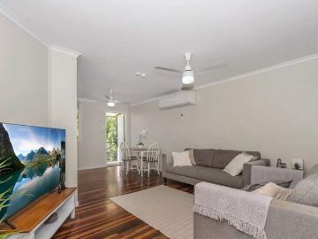 Spacious Family Living in the Heart of Condon