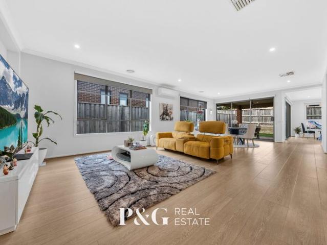 ✨ SPACIOUS FAMILY LIVING IN THE HEART OF CLYDE NORTH! ✨