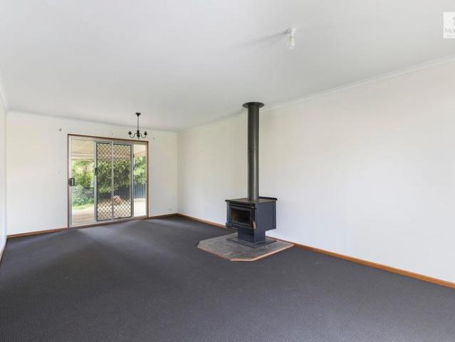 Spacious Family Living in the Heart of Hallett Cove!