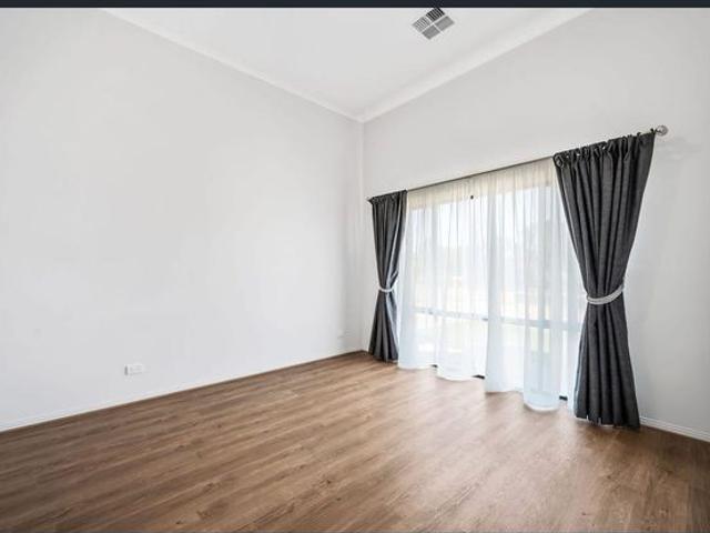 Spacious Family Living in the Heart of Hewett!