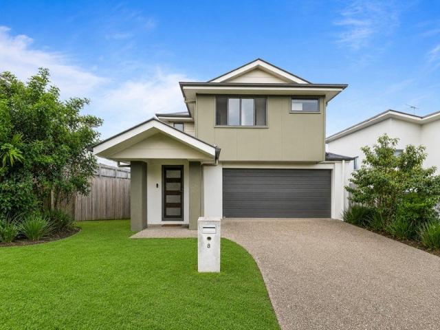Spacious 2 storey Home, Easy Conversion To Add 4th Bedroom Upstairs