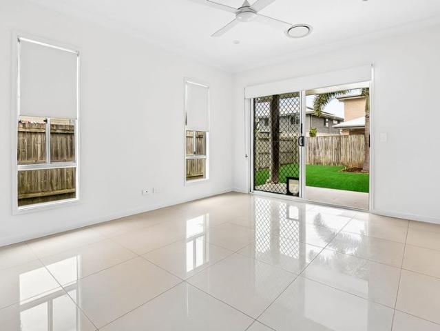 Spacious Family Living in the Heart of Hope Island!