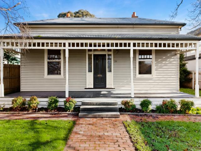 Spacious Family Living in the Heart of Kew