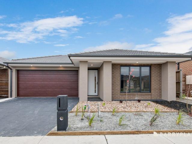 SPACIOUS FAMILY LIVING IN THE HEART OF OFFICER