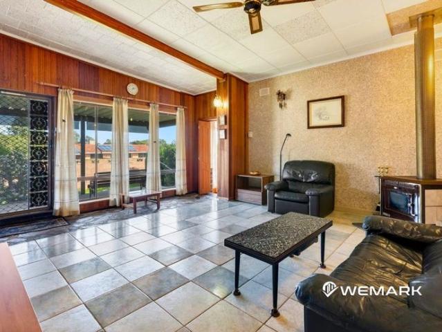 Spacious Family Living in the Heart of Para Hills!