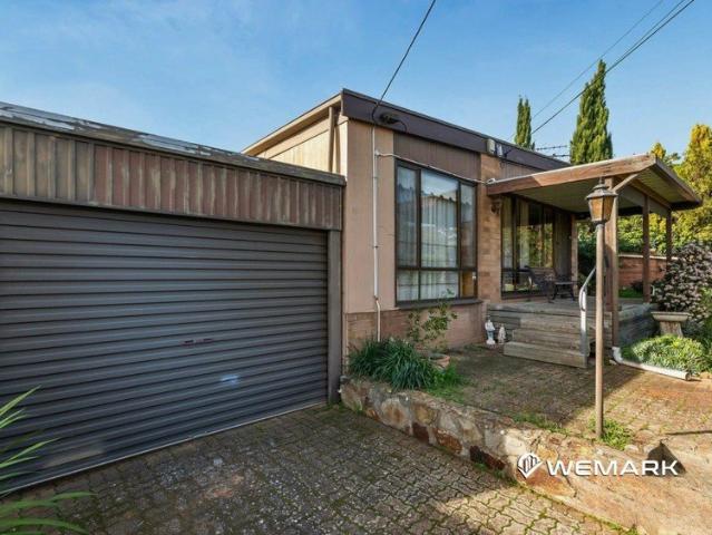 Spacious Family Living in the Heart of Para Hills!