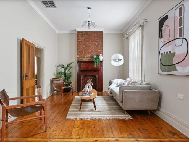 Spacious Family Living in the Heart of Preston 6 MONTHS LEASE