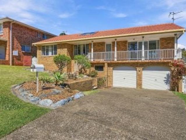 Spacious Family Living In the Heart Of Shelly Beach