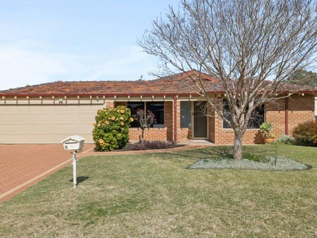 SPACIOUS FAMILY LIVING IN THE HEART OF SORRENTO
