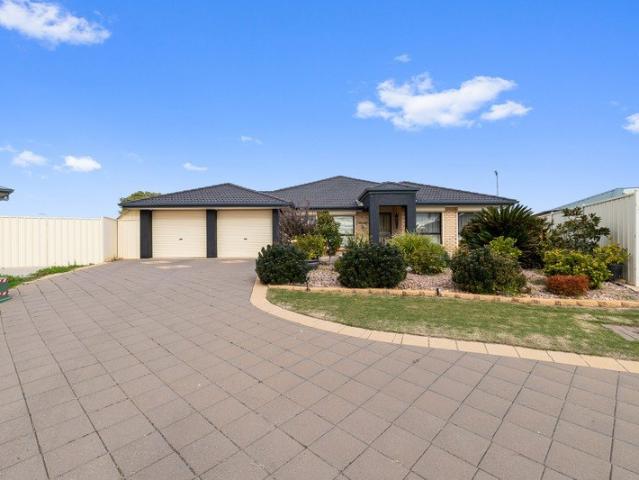 Spacious Family Living in Copper Cove Marina