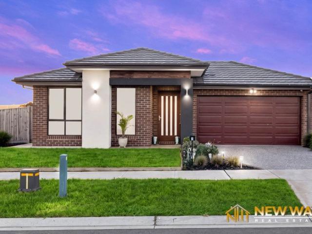 Spacious Family Living in the Prestigious Mandalay Estate, Beveridge/Double Master