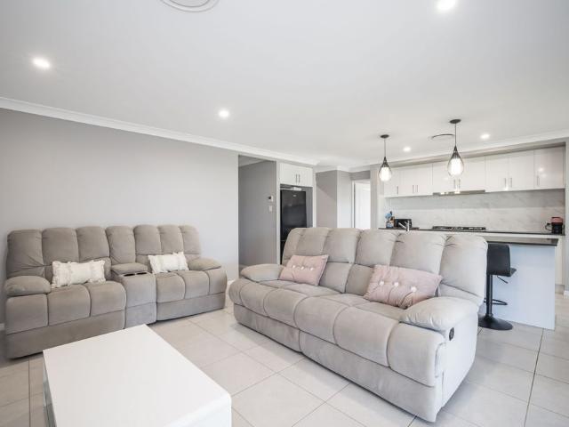 SPACIOUS FAMILY LIVING IN THE SOUGHT AFTER CENTRAL SPRINGS ESTATE