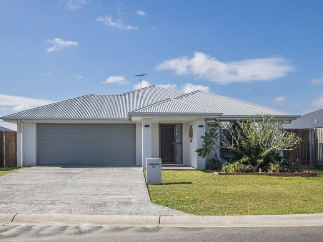 SPACIOUS FAMILY LIVING IN THE SOUGHT AFTER CENTRAL SPRINGS ESTATE