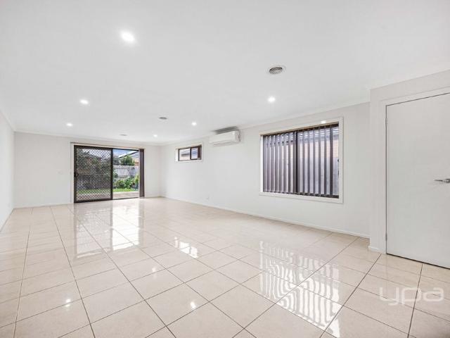 Spacious Family Living in Truganina – 4 Bed, 2 Bath Home