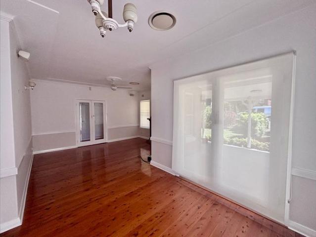SPACIOUS FAMILY LIVING IN WARATAH