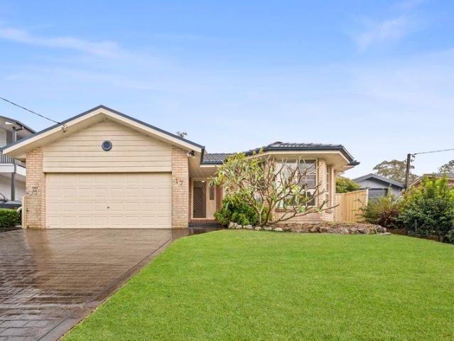 Spacious Family Living Just Moments from Lake Macquarie