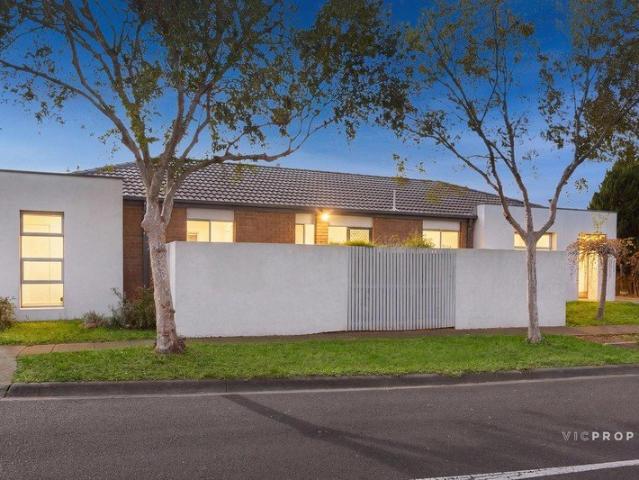 Spacious Family Living Just Moments from Sanctuary Lakes Shopping Centre