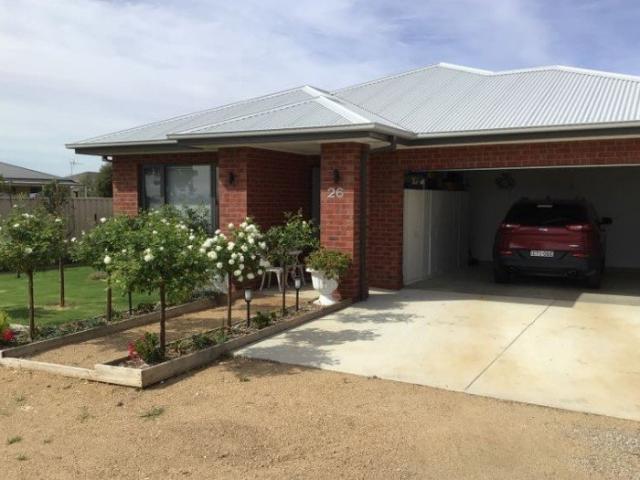 Spacious Family Living Just Minutes from the Murray River