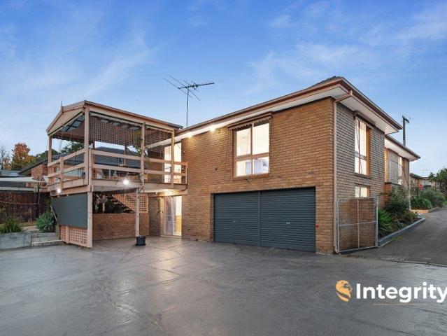 Spacious family living just steps from school and town