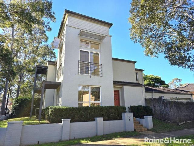 Spacious Family Living Located in Stanhope Gardens