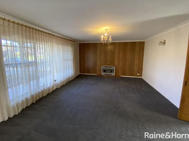 Spacious Family Living Quiet Location & Close to Schools