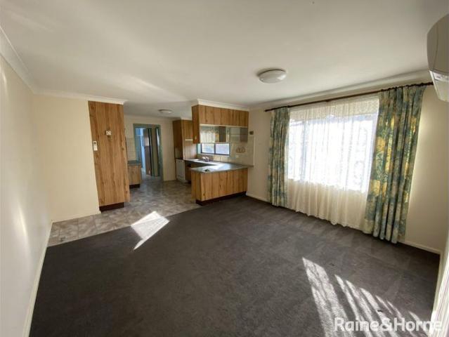 Spacious Family Living Quiet Location & Close to Schools