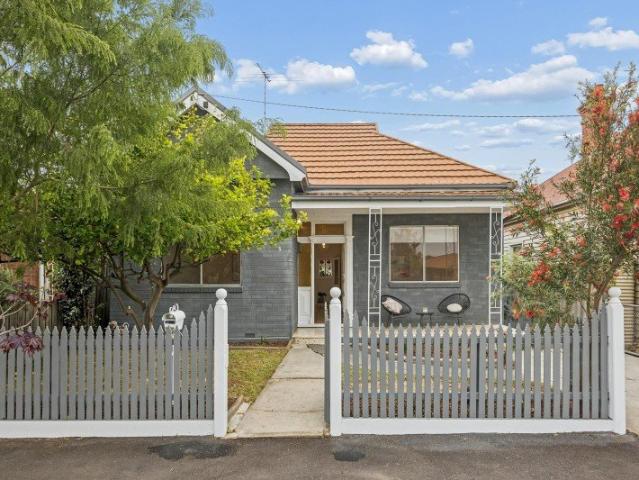 Spacious family living south of Albion street