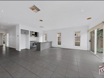 SPACIOUS FAMILY LIVING TWO SEPARATE LIVING AREAS!