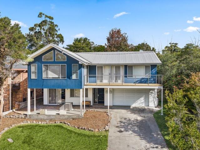 SPACIOUS FAMILY LIVING WITH CAPTIVATING WATER VIEWS IN VINCENTIA