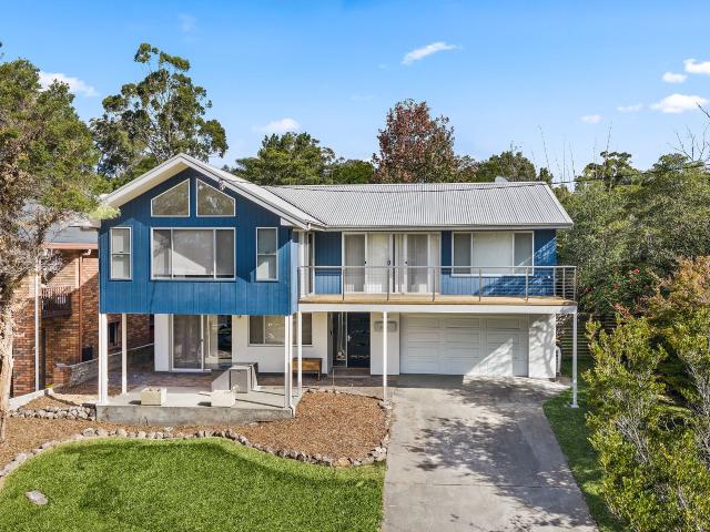 SPACIOUS FAMILY LIVING WITH CAPTIVATING WATER VIEWS IN VINCENTIA