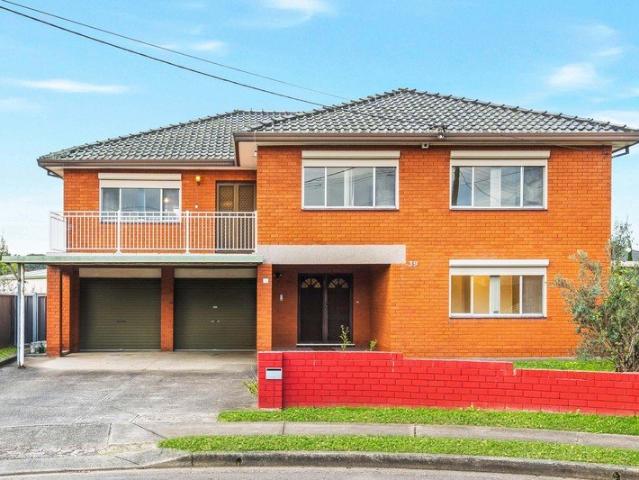 Spacious Family Living with a Teenage Retreat!