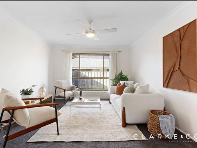 SPACIOUS FAMILY LIVING WITH A HEATED POOL!