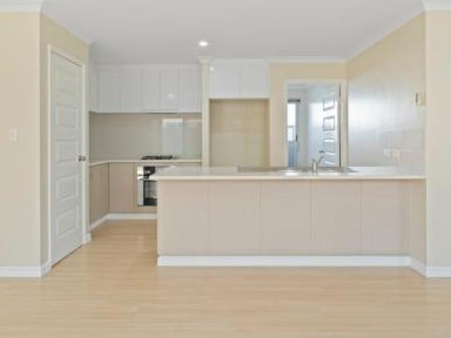 Spacious Family Living with a Huge Backyard & Entertainers Alfresco!