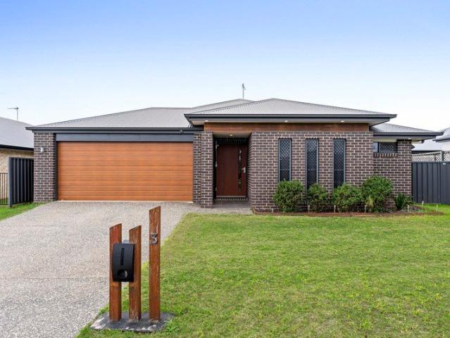 Spacious Family Living with a Huge Shed on 744m²