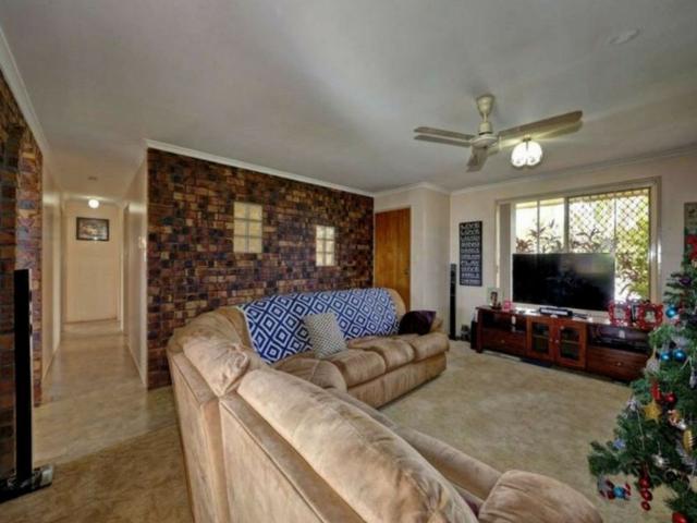 SPACIOUS FAMILY LIVING WITH A LARGE YARD & EXCELLENT STORAGE IN AVOCA