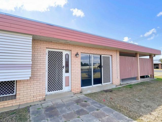 SPACIOUS FAMILY LIVING WITH A LARGE YARD & GREAT OUTDOOR SPACE
