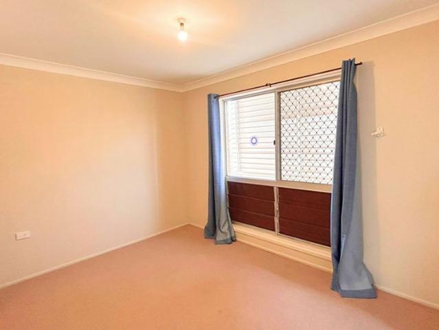 SPACIOUS FAMILY LIVING WITH A LARGE YARD & GREAT OUTDOOR SPACE