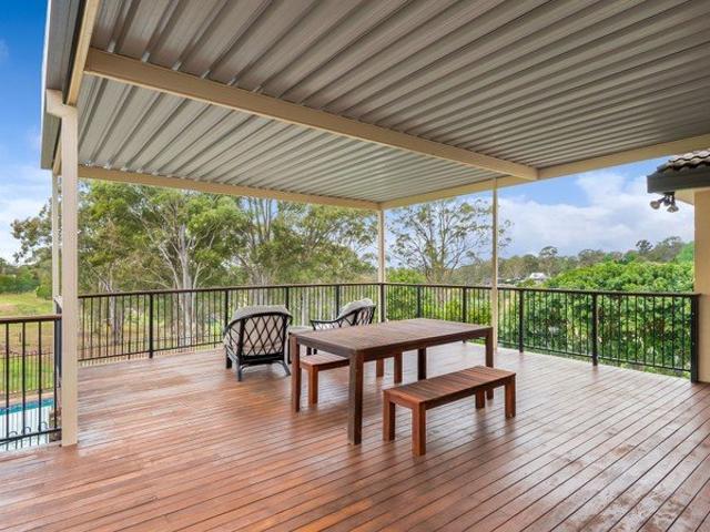 Spacious Family Living with a Pool on Over 1,000sqm