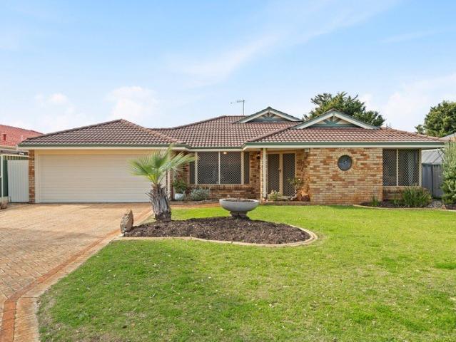 Spacious Family Living with a Pool on 738sqm