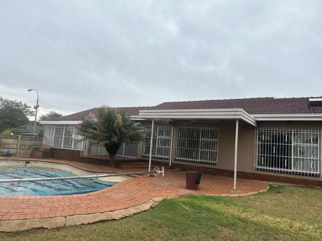 Spacious Family Living with a Pool in the Heart of Discovery!