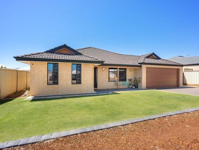 Spacious Family Living with a Pool, Shed & Fantastic Outdoor Entertaining!