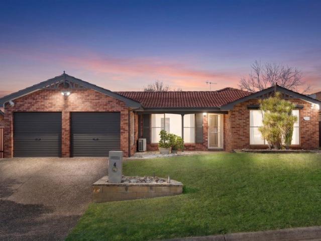 Spacious Family Living with a Poolside Lifestyle