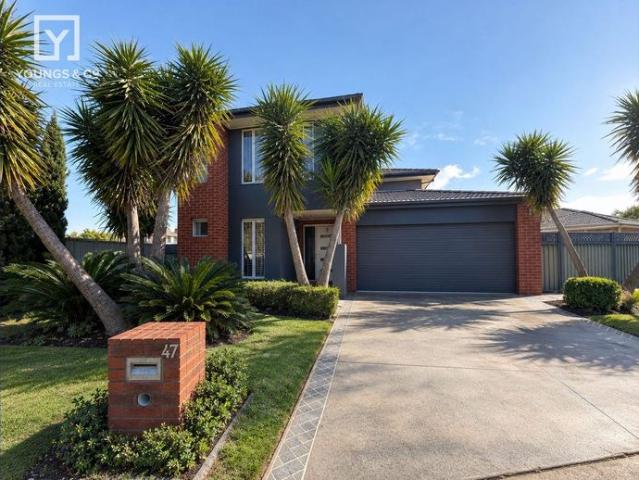 Spacious Family Living with a Poolside Lifestyle
