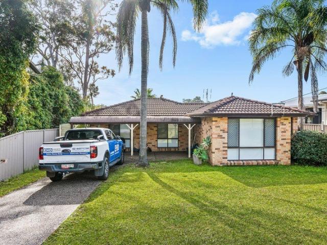 SPACIOUS FAMILY LIVING WITH A POOLSIDE LIFESTYLE
