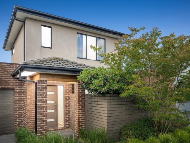 Spacious Family Living with a Private Garden Retreat