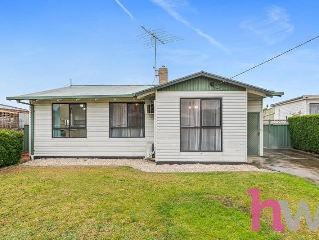 Spacious Family Living with a Secure Backyard in Prime Norlane Location