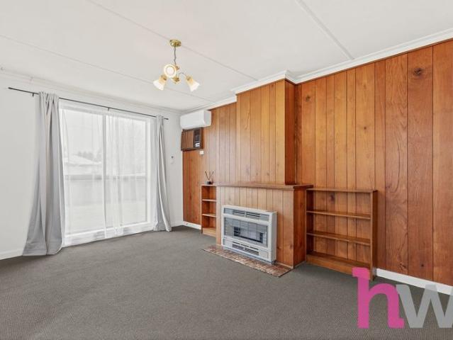 Spacious Family Living with a Secure Backyard in Prime Norlane Location